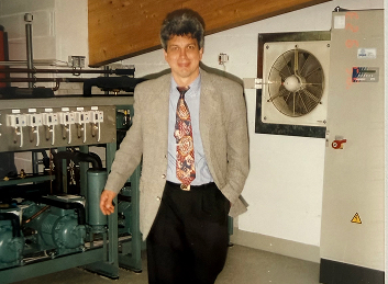Josef Kurz beim Einstieg als dritter Mitarbeiter im Jahr 1977