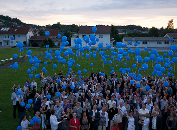 Mitarbeiter von HENNE beim 50-jährigen Firmenjubiläum im Jahr 2011